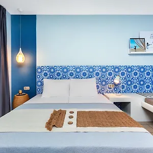 Hotel Core, Polychrono